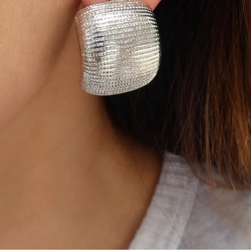 HOUSE OF HARLOW TEXTURED EARRINGS